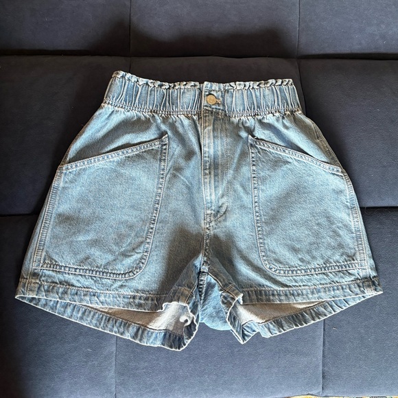 Madewell denim gathered-waist shorts.  Shorts - Picture 4 of 6